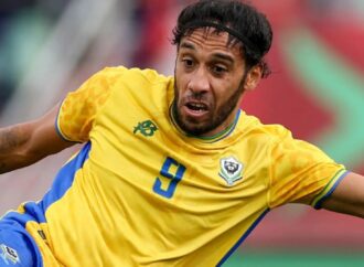 الغابون تحل المنتخب وتوقف أوباميانغ