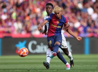 برشلونة على بعد نقطة واحدة من التتويج بلقب الدوري